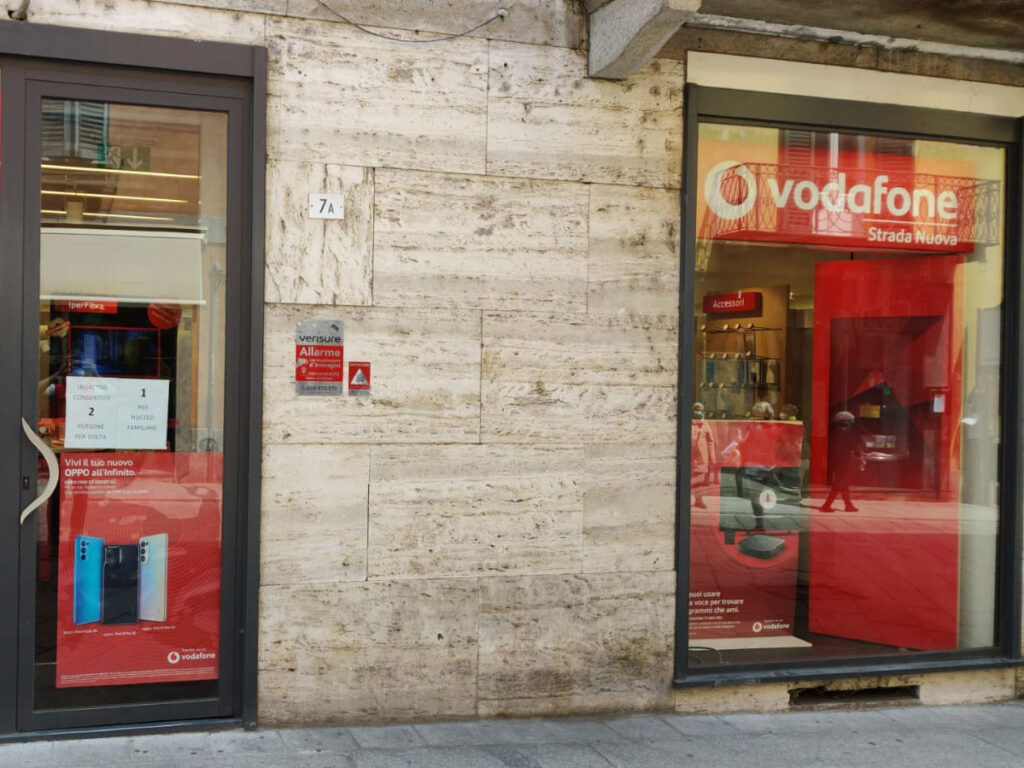 negozio vodafone pavia
